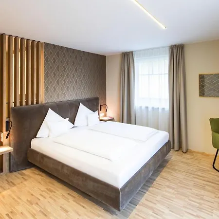 瓦兹和美瑞驰酒店 酒店 瓦兹