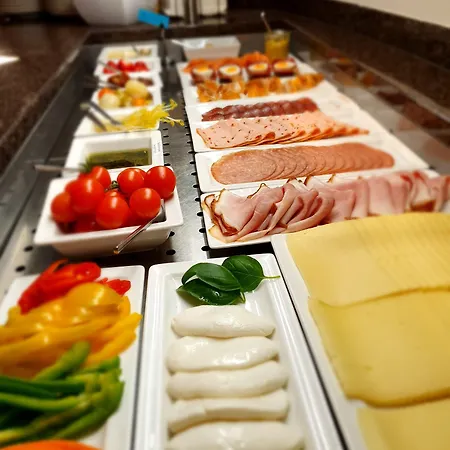 瓦兹和美瑞驰酒店 瓦兹