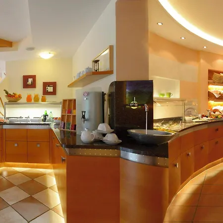 瓦兹和美瑞驰酒店 酒店 瓦兹